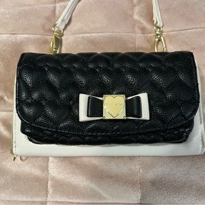 Betsey Johnson Black & Beige Crossbody with Cute Bow Accent on the Front | EUC